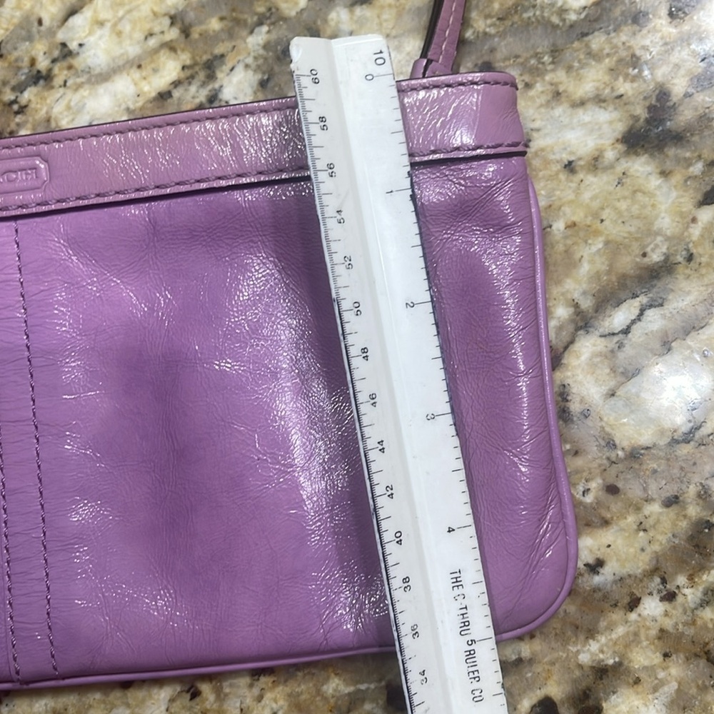 Authentic COACH patent leather clutch - Lilac - Picture 7 of 7